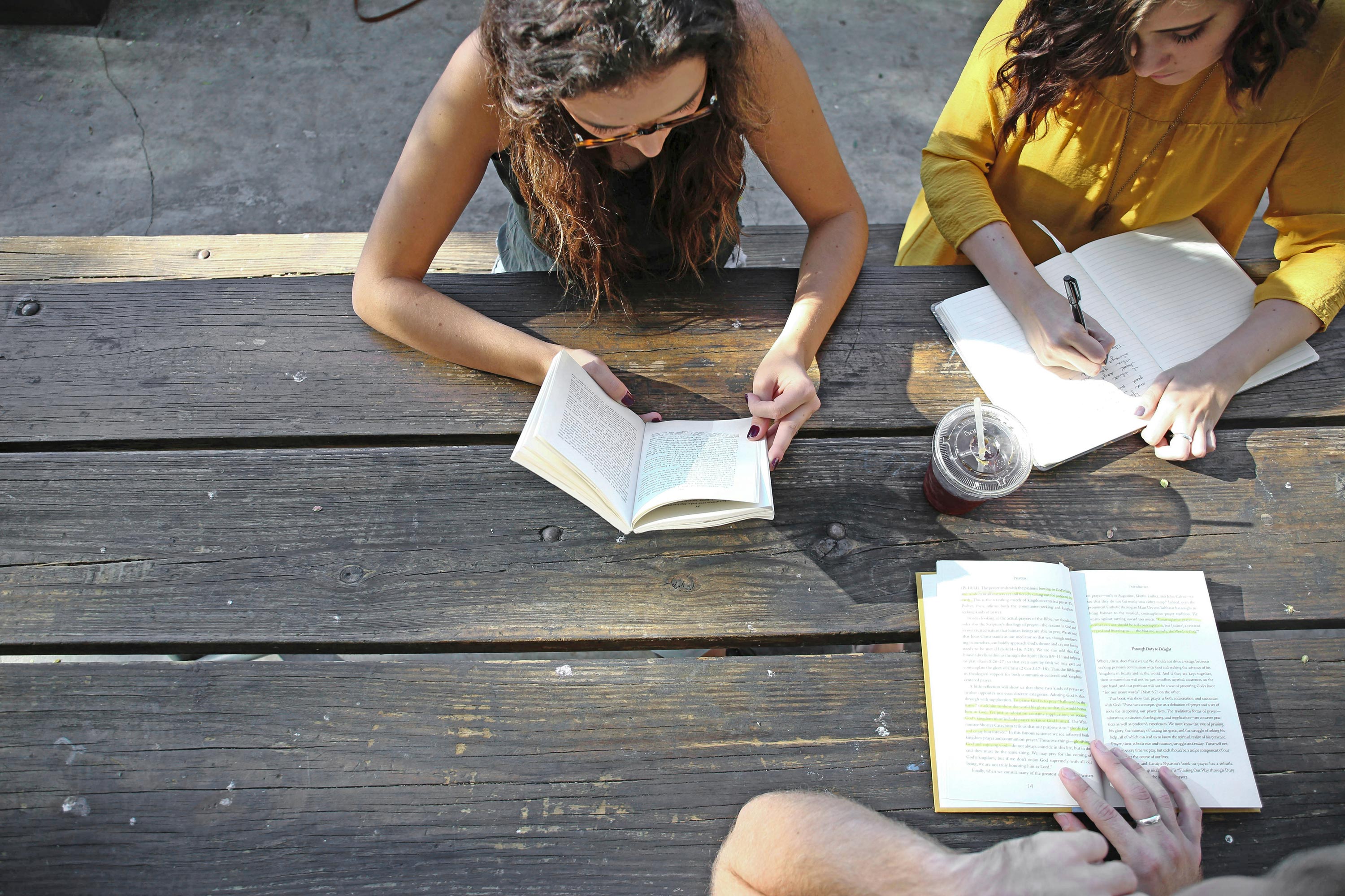 Projekt_Tisch_Zielpublikum_web.jpg Projekt_Tisch_Zielpublikum_web