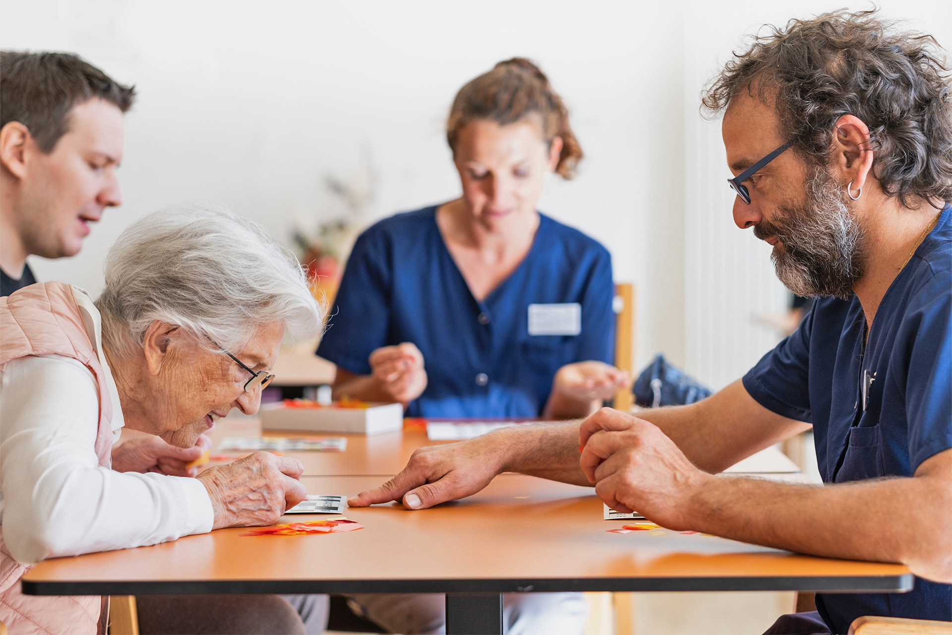 Solina_spiez-betreuung-bewohner-spielen_web